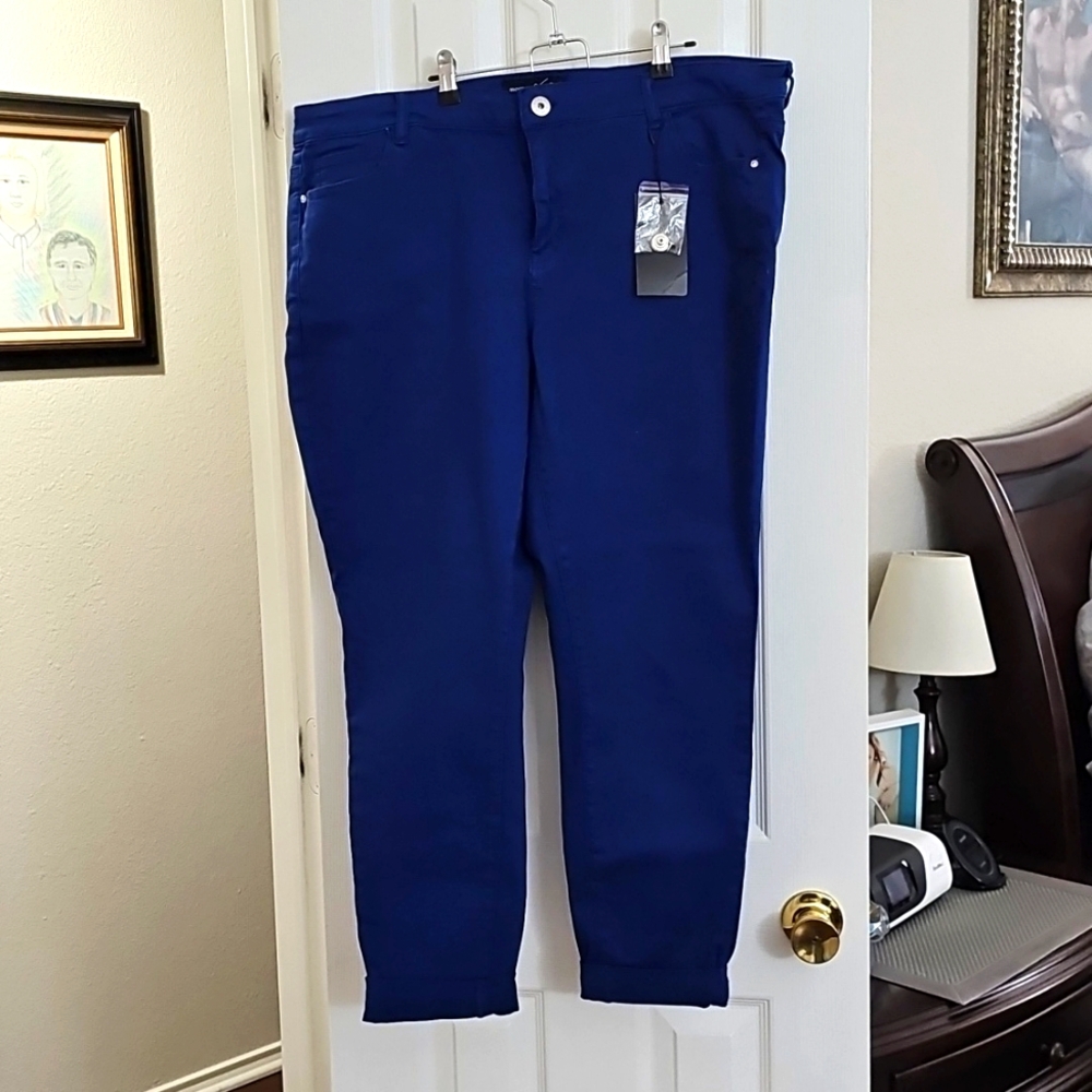 Cuffed ankle jeans